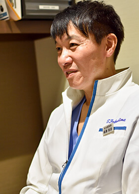 親和クリニック名古屋院 福島 俊彦院長の真剣な様子の写真