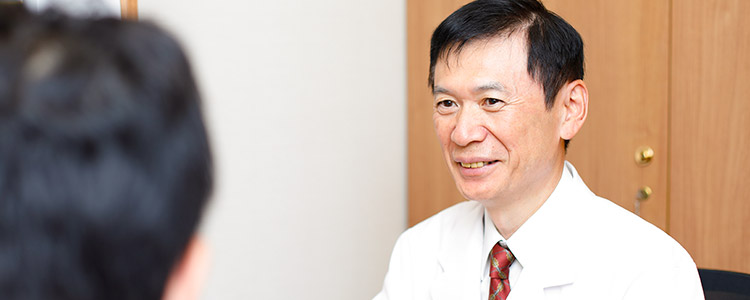 安藤先生のインタビューの様子