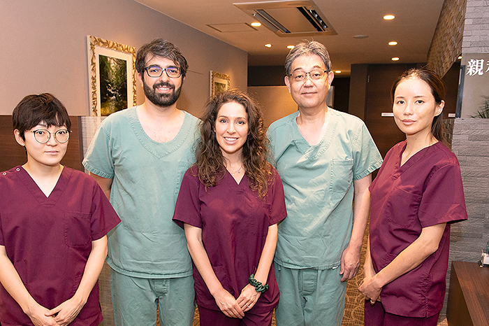 Dr.Cristian Rivalora、音田総院長、親和クリニック看護師、Dr.Catarina Coelho、親和クリニック看護師