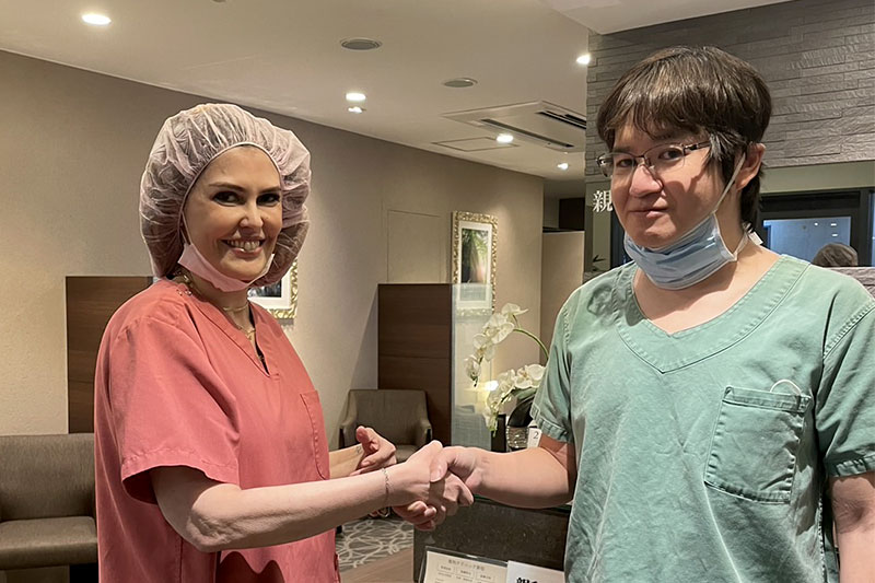 Dra.Daniela Huebと親和クリニック医師 坂口