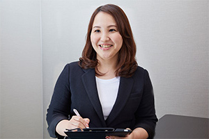 親和クリニック大阪院 松田カウンセラーの笑顔の写真