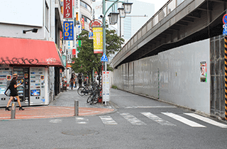 JR新宿駅東南口からの道順2