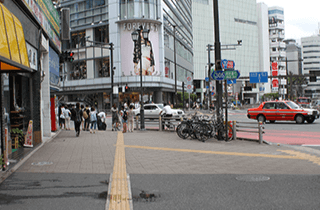 JR新宿駅東南口からの道順4