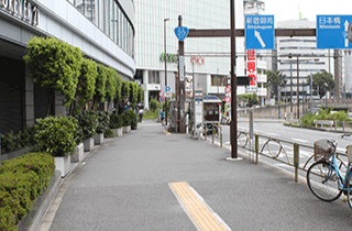 JR新宿駅東南口からの道順5