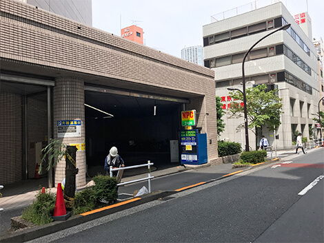 親和クリニック新宿本院の近隣の駐車場①