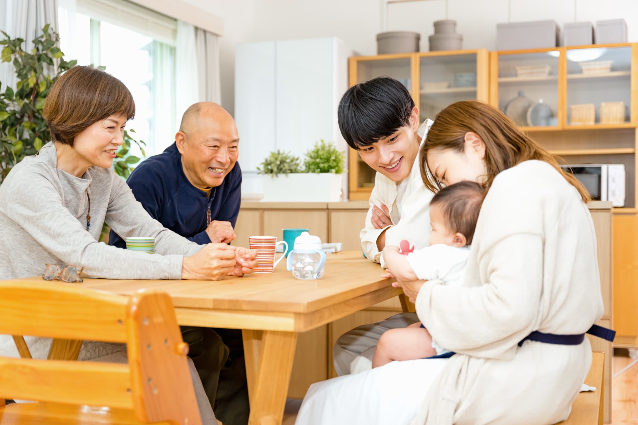 家族や親せきの生え際を確認する
