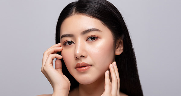 女性らしい丸みを帯びた生え際ラインを形成