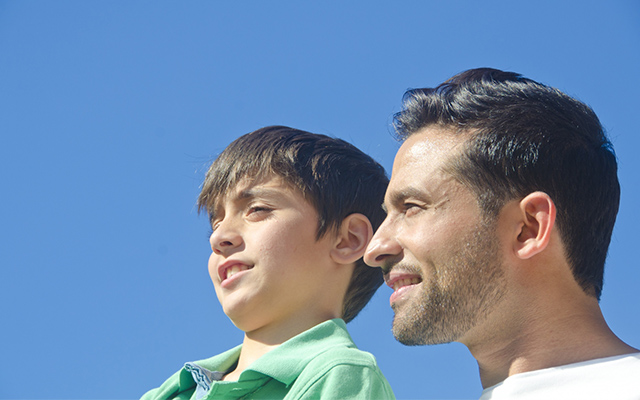 男性と子供のイメージ画像