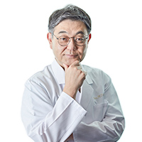 親和クリニック音田総院長の悩んでいる写真